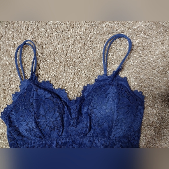 Lace Bralette in Navy Blue - Picture 5 of 11